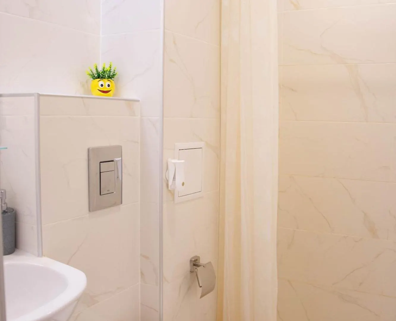 Cozy Apartment Near City Center 소피아
