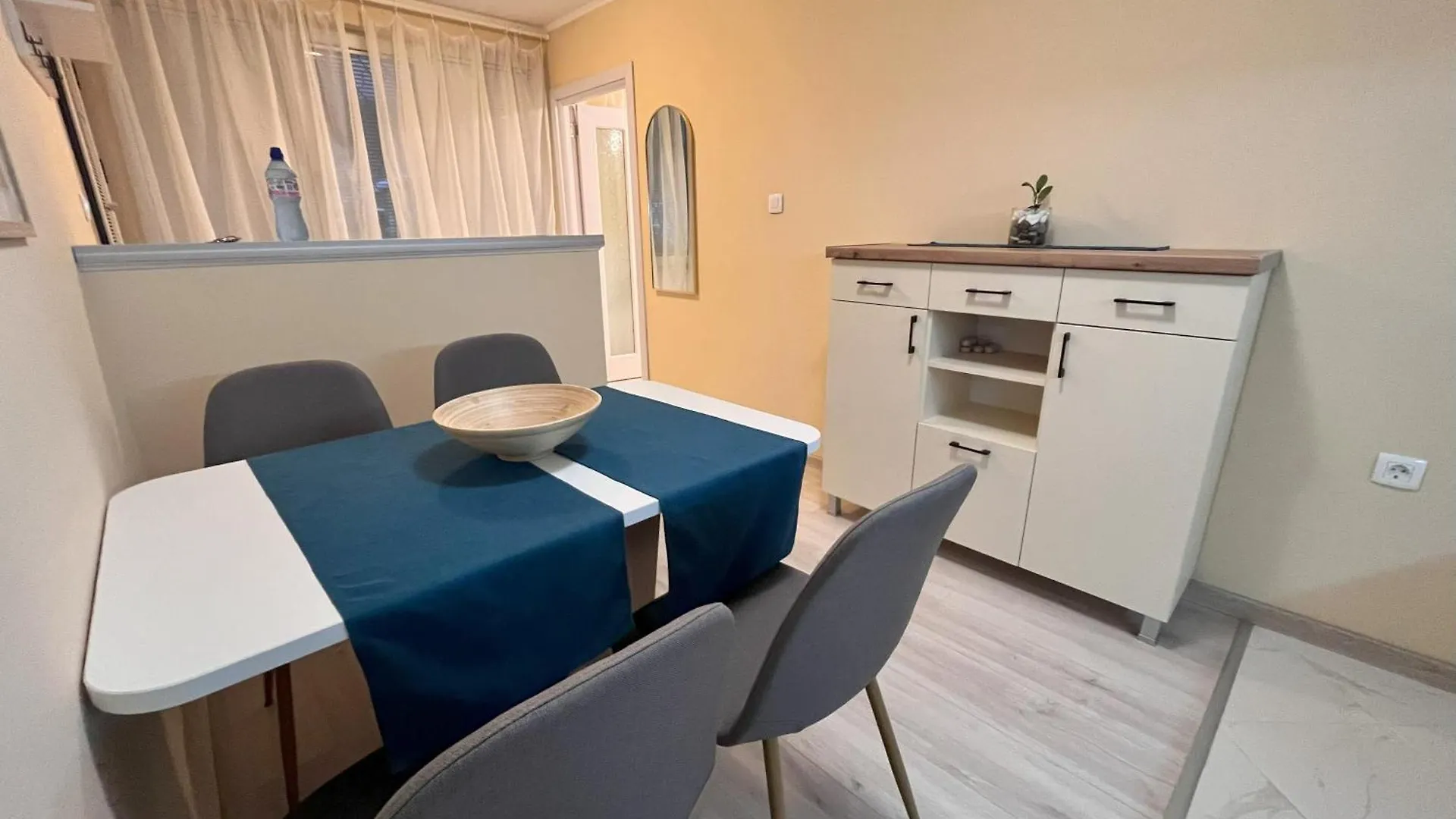 Cozy Apartment Near City Center 소피아